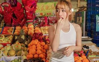 AISS爱丝(黄金版) – 好奇亚美依的红色丝袜怎样在图包中戏耍城市？点击一下