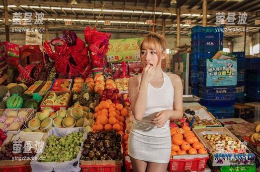 AISS爱丝(黄金版) - 好奇亚美依的红色丝袜怎样在图包中戏耍城市？点击一下