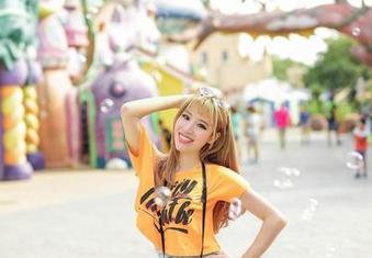 AISS爱丝(黄金版) – 亚美依塑造的秘书形象让人眼前一亮，想要这一系列的作品集，赶紧下载吧！