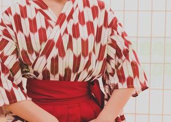 GIRLT果团网 – 原图掉落：尹意纯的办公室，随手一拍竟比KPI更让人心动。
