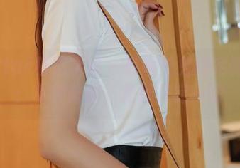MFStar模范学院 – 草莓兔兔的定制图集：女神降临，角度决定一切