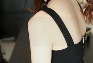 MSLASS梦丝女神 – 小蝴蝶的写真再把油亮一把，资源看了真想评价几句。