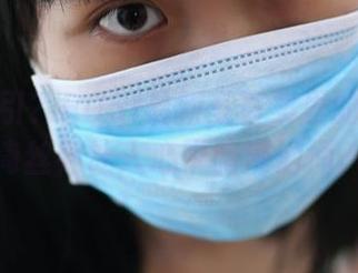 蜜汁吸引？ROSI最新写真集里的黑色长筒丝袜让人心中暗潮汹涌。