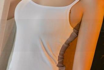 UGirls尤果网 – 孟狐狸的短裙精选：谁在暗暗偷瞄？