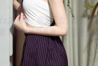UGirls尤果网 – 毫无压力，萌琪琪的精选套图展示了御姐的优雅，从容得仿佛永远在喝红酒！