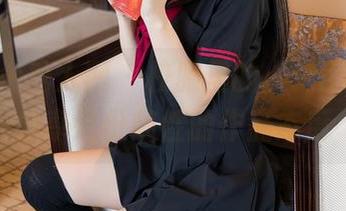 Xiuren秀人网 – 校服里的小夕Kitty，分享这份随性的作品态度