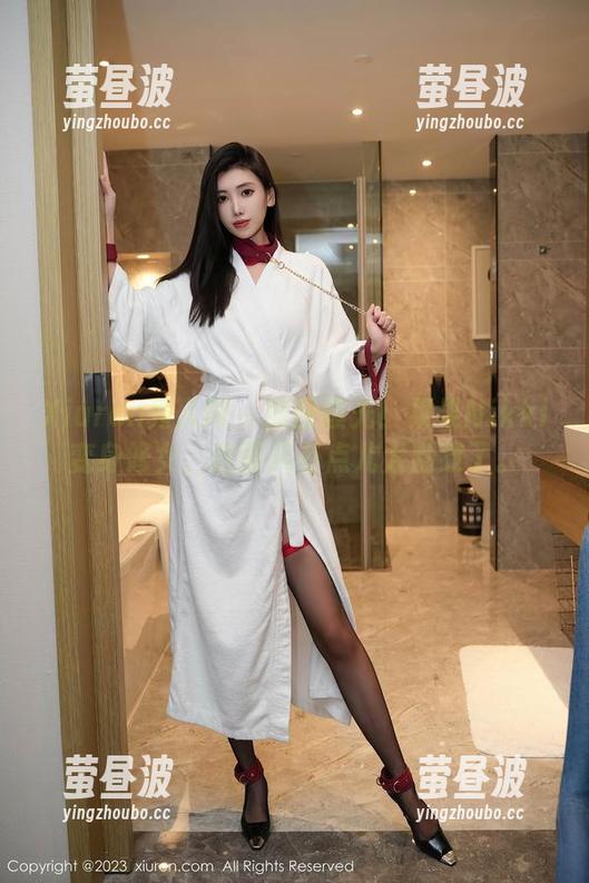 Xiuren秀人网 - 原图曝光！果果Nikki变身修女，这画风有点儿太别致了。