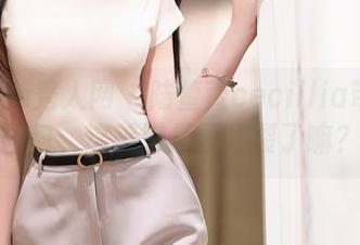 Xiuren秀人网 – 陆萱萱cecillia带来的图包，这美脚是要炸裂了嘛？