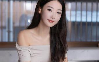 Xiuren秀人网 – 陈小喵究竟有多少黑丝蕾丝写真，合集里的每一张都能把我给迷住吗？