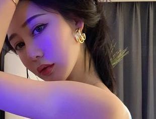 微密圈 – 空姐不爱笑的赛琳又来了，高清图集一看就想当飞行员XD