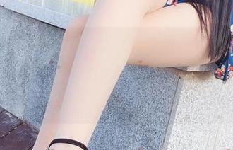 微密圈 – 看完丝月神的私房写真，我决定也去尝试一下这些迷人的礼服……但结果可能很惨。
