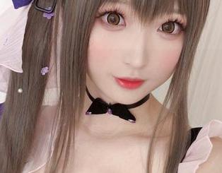 圣诞cos，南宫变成了绘本中的女主角，图片就像偷了个闲情逸致的瞬间。