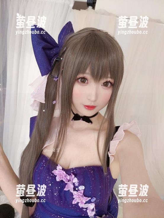 南宫 圣诞cos,南宫变成了绘本中的女主角,图片就像偷了个闲情逸致的瞬间。