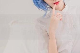 白色制服的南桃Momoko，图集中每一张都是一场不错的情愫游戏。