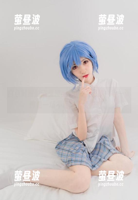南桃Momoko 白色制服的南桃Momoko,图集中每一张都是一场不错的情愫游戏。