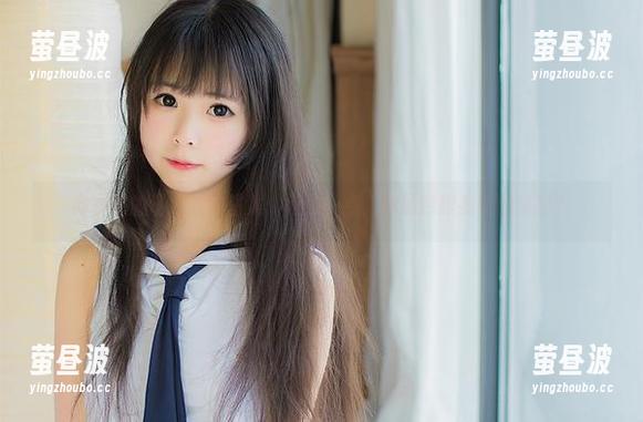 向小圆的私人丝袜图集：问你一点，你愿意跟我谈丝袜吗？