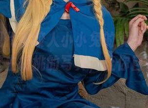 历史与现代在咬人小小兔的镜头里交融，往生堂堂主胡桃的写真，让你目不转睛。