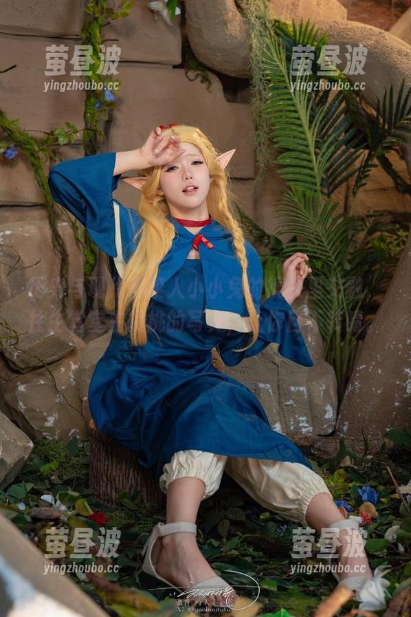 历史与现代在咬人小小兔的镜头里交融，往生堂堂主胡桃的写真，让你目不转睛。