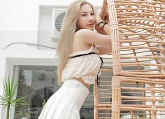嗲囡囡 – 最新系列：程慧娴Phoebe的美腿，踩着云朵走来了？