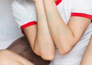 头条女神 – 密歇根水面下一秒模仿“迪爱儿”的浴缸写真，浴缸里的人生四季正好混合！