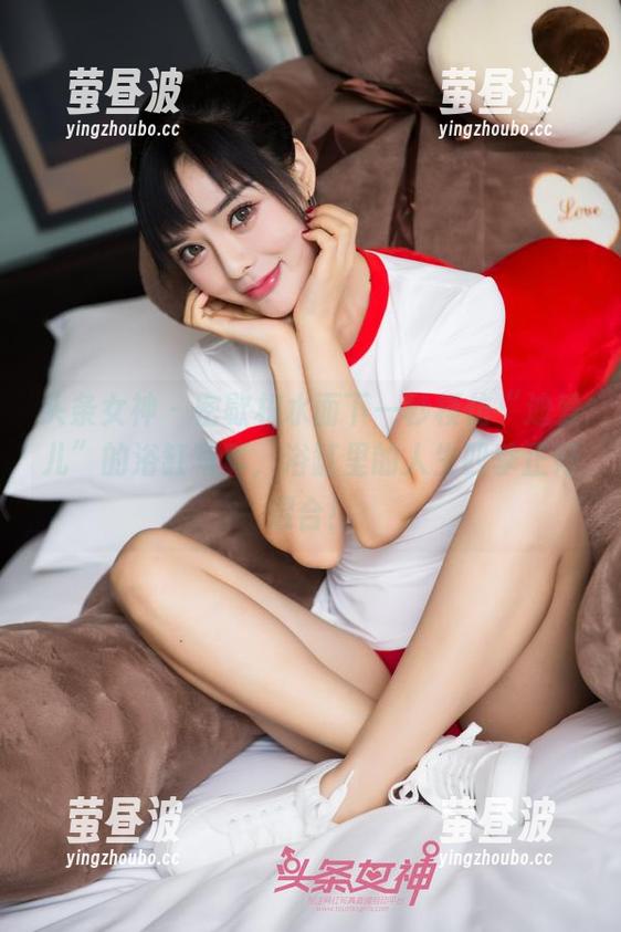 头条女神-迪爱儿 头条女神 - 密歇根水面下一秒模仿“迪爱儿”的浴缸写真,浴缸里的人生四季正好混合!
