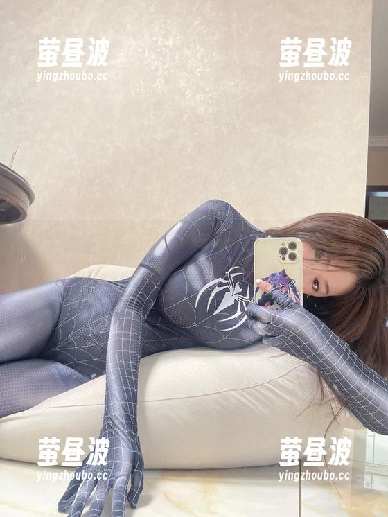 微密圈 - 看到奶宝妹纸的红裙，内心涌动无数问题，比如：这裙子买一送一么？