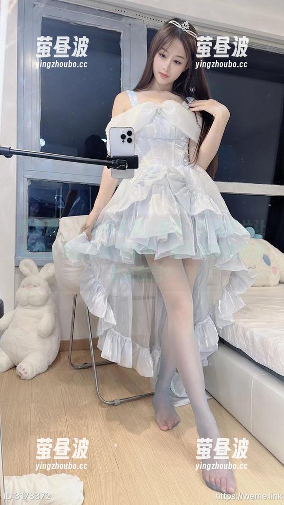 微密圈 - 当小萌子遇上修女，这组图片让你想下载回去好好瞧瞧，那个虔诚的姿势有点意思？