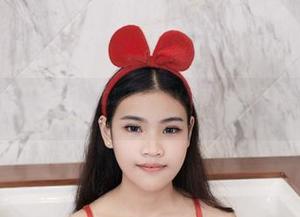 尤物馆 – 最新图包特供，孟狐狸FoxYini的少女风情果然让人咂嘴。