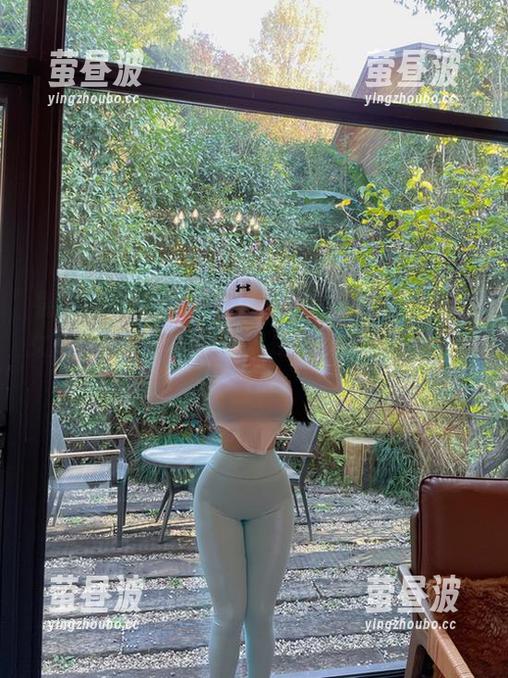 微密圈 - 左公子666的最新作品——那位女孩，照片里的神情像是在思考人生的无奈。