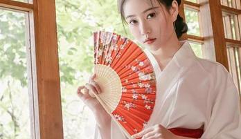 年年Nnian的私拍里藏着点绛唇的小惊喜，来一窥究竟？