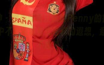 推女神 – 图册翻到汪佩妮Penny的镂空，脑海中不禁闪烁各式各样的遐想，意外又不意外。