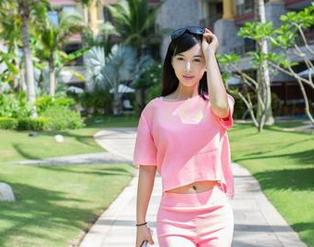 推女郎 – 离开世俗的尘埃，作品里李丽莎清纯到让人想不出词汇。