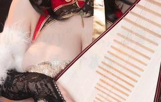“无颜小天使wy”戏水，想看美图中的每一个水珠