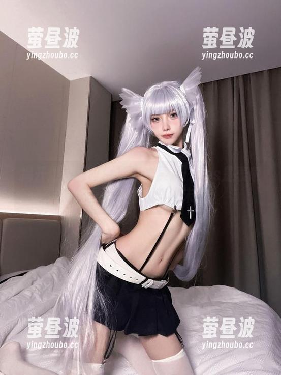 揭开果咩酱w白衬衫的层次：cos是表象，原图却更让人意犹未尽！