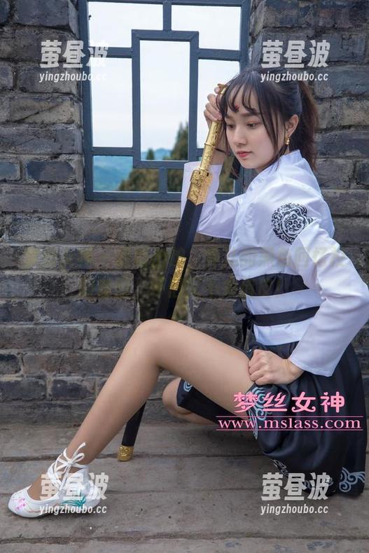 梦丝女神 - 最新出炉，乔儿的黑色回忆校服套图，怀旧又不失俏皮！