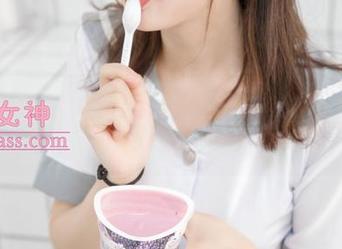 梦丝女神 – 花月舞的校园：在高清画面中迷失，在线随意游荡，时间就慢了一拍。