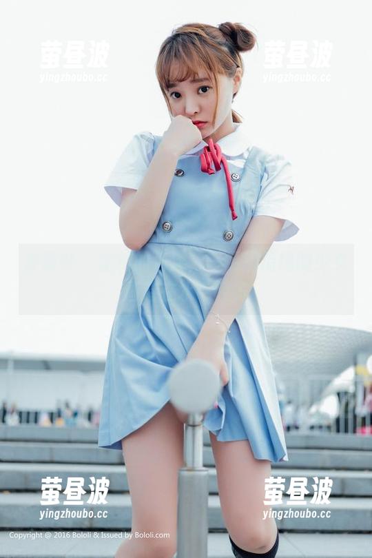 波萝社 - 定制的海洋，一幅柳侑绮的少女画卷在水中轻舞
