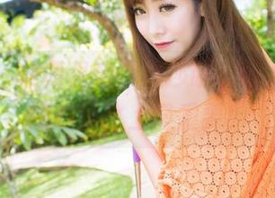 爱蜜社 – 校园里的小丽莎萌萌哒，好像美图挣钱比上课重要！