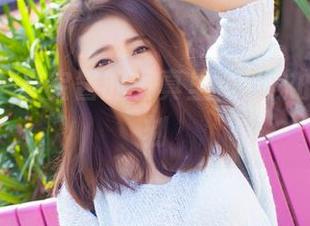 爱蜜社 – 小宝酱的写真里，丝袜的任性时刻