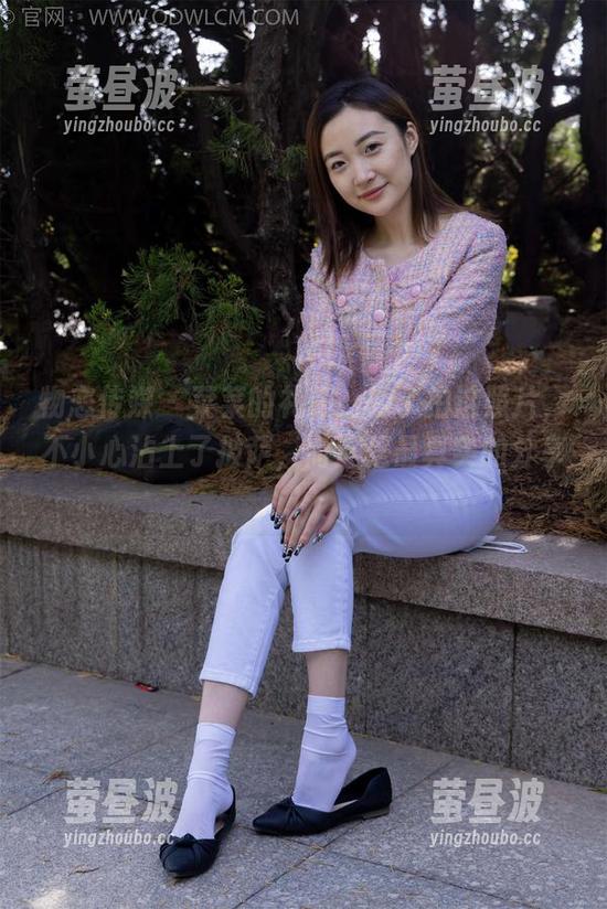 物恋传媒-菜菜 物恋传媒 - 菜菜的礼服:为了拍这照片,不小心沾上了披萨,而这是最真实的分享!