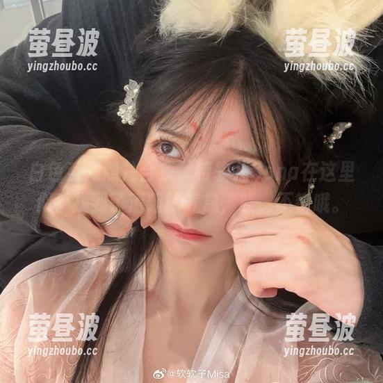 白色系列照片合集，特软儿Sona在这里似乎找到了清新的气息，哇，不错哦。