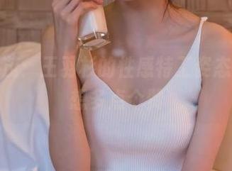 图文并茂：王羽杉的性感特工姿态，真心想多点个赞