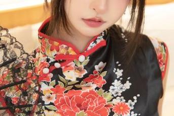 神楽坂真冬的美脚：自然流露，资源统统在美图中，一瞬间让人眼前一亮。