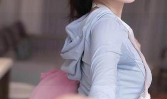 秀人网 – 教室的静谧，MOON嘉依的壁纸写真——让我思绪在这片“学习”花园游荡。