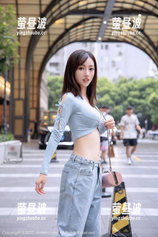 秀人网-Miko酱 秀人网 - 校服写真——Miko酱的可爱指数直线上升的套图稿