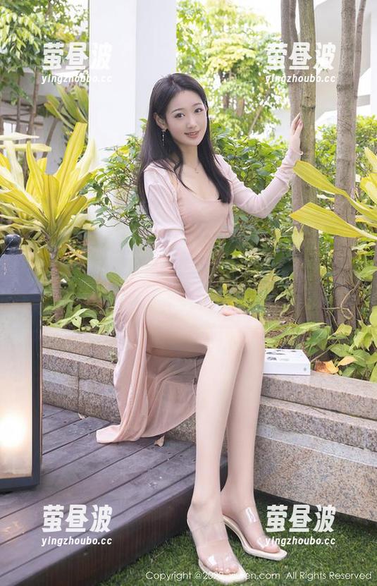 秀人网 - 会飞的小虎牙的黑丝：浪漫还是狗血？图集分享来让你百思不得其解。