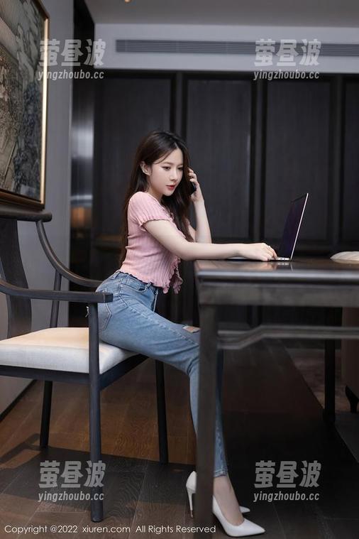 秀人网-可乐Vicky 秀人网 - 每个打工人的梦想——可乐Vicky的职业装套图来临!