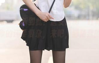 秀人网 – 更新到此！唐安诺的“红裙”比我想象的还要复杂，来吧，猜猜我的思绪。