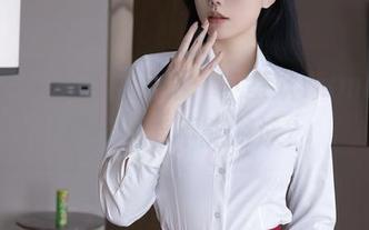 秀人网 – 水手服测评：小蛮妖Yummy当模特，能不能游泳？
