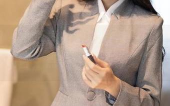 秀人网 – 小逗逗的眼镜图包：天生好看，免费集合，点赞才能“看见”的美！